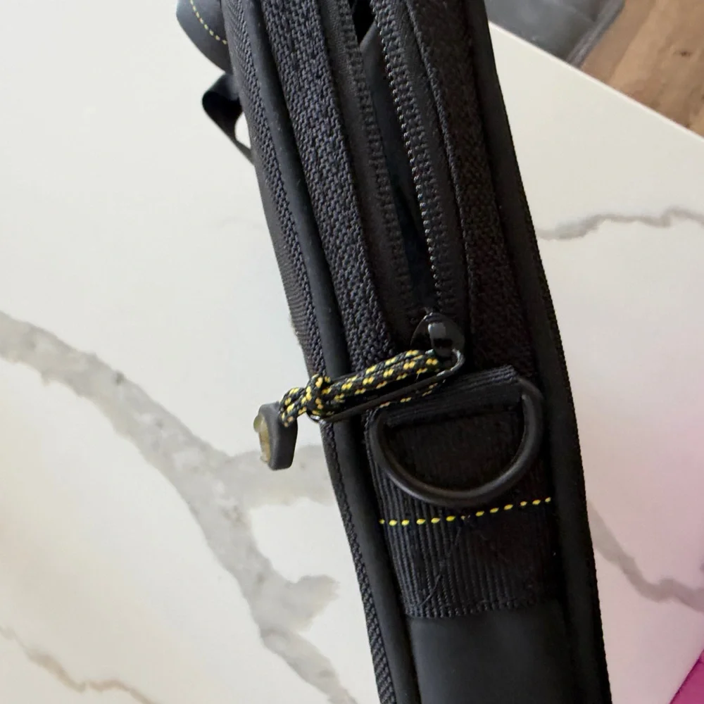 Timbuk2 Slim Computer Case padded Like NEW 10.5” x 12” handle black laptop ipad